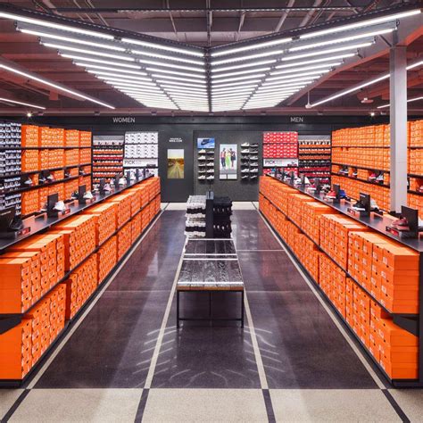 wat is een nike factory store|Nike outlet store vs factory store.